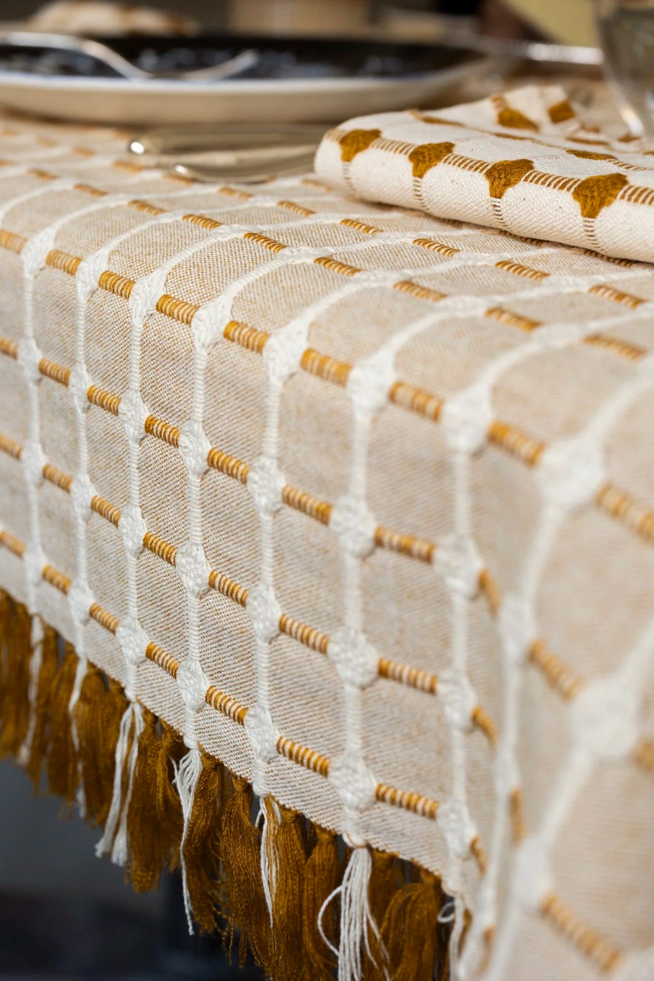 Hopsack Pattern Hand Finished Tablecloth 118" x 55"