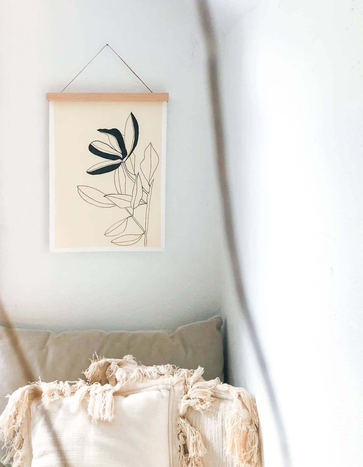 11" Minimal Hanger